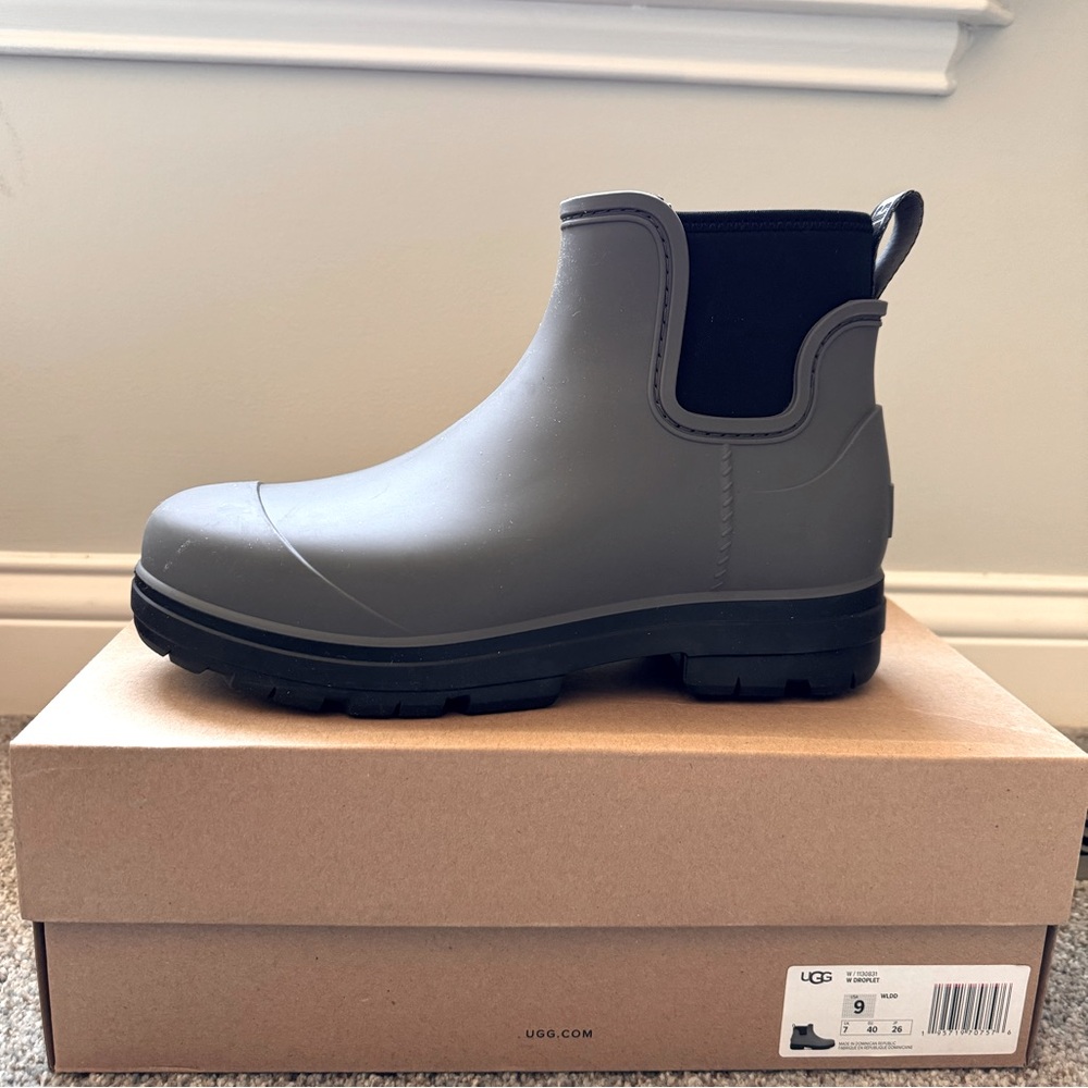 UGG droplet boot women size 9